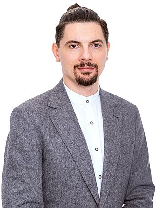 dr Damian Gałuszka