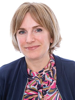Kobieta dyrektor administracyjny 